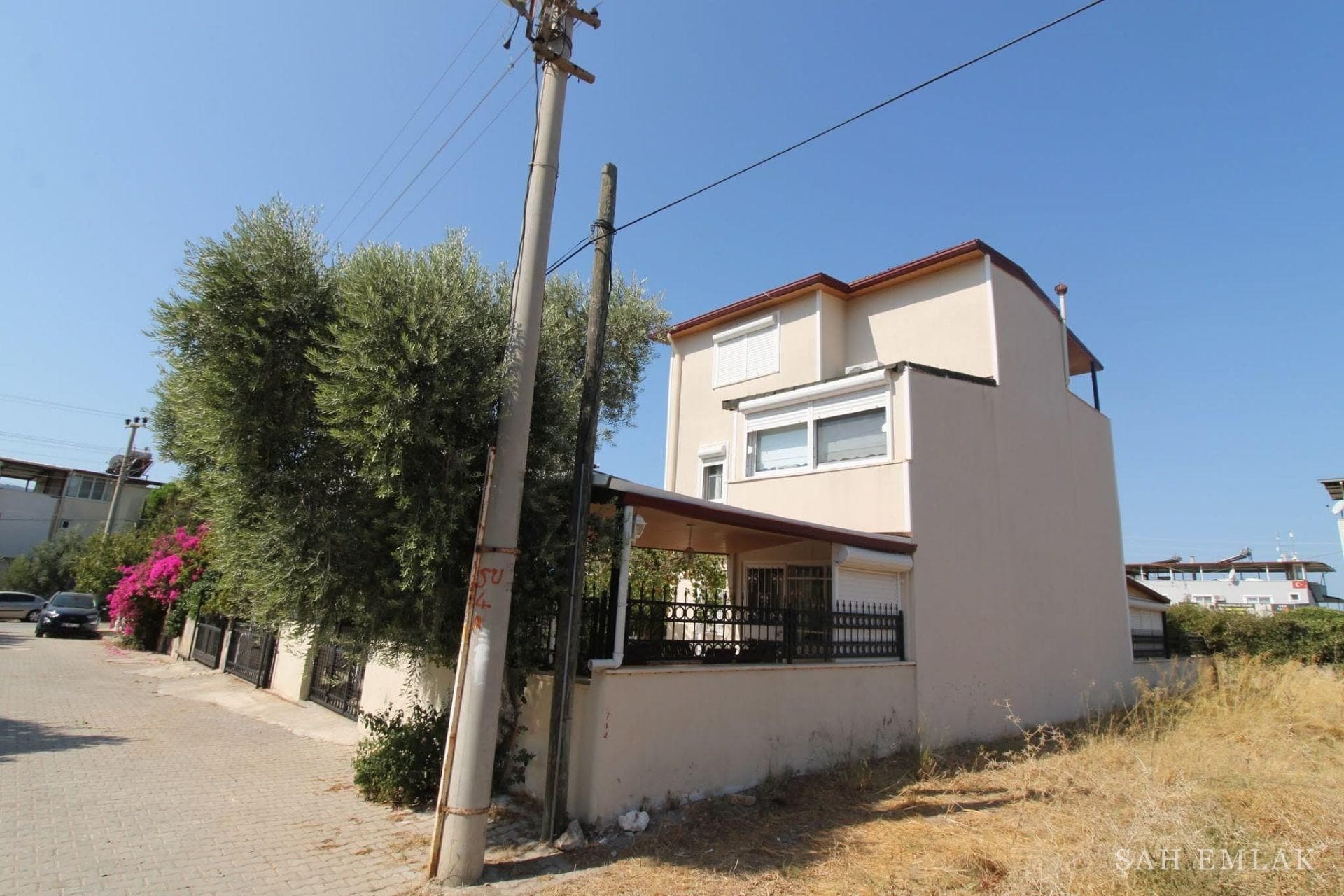 Detached 3+1 villa with garden, 200 m from the sea, in Akbük