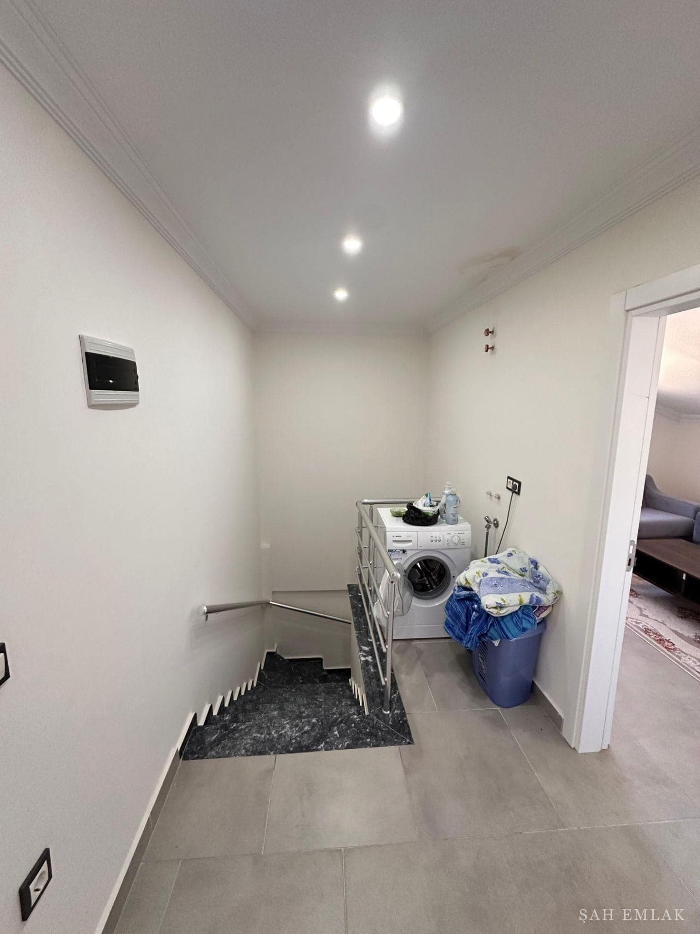 Efeler'de asansörlü yeni bina eşyalı dubleks daire — fotoğraf 11