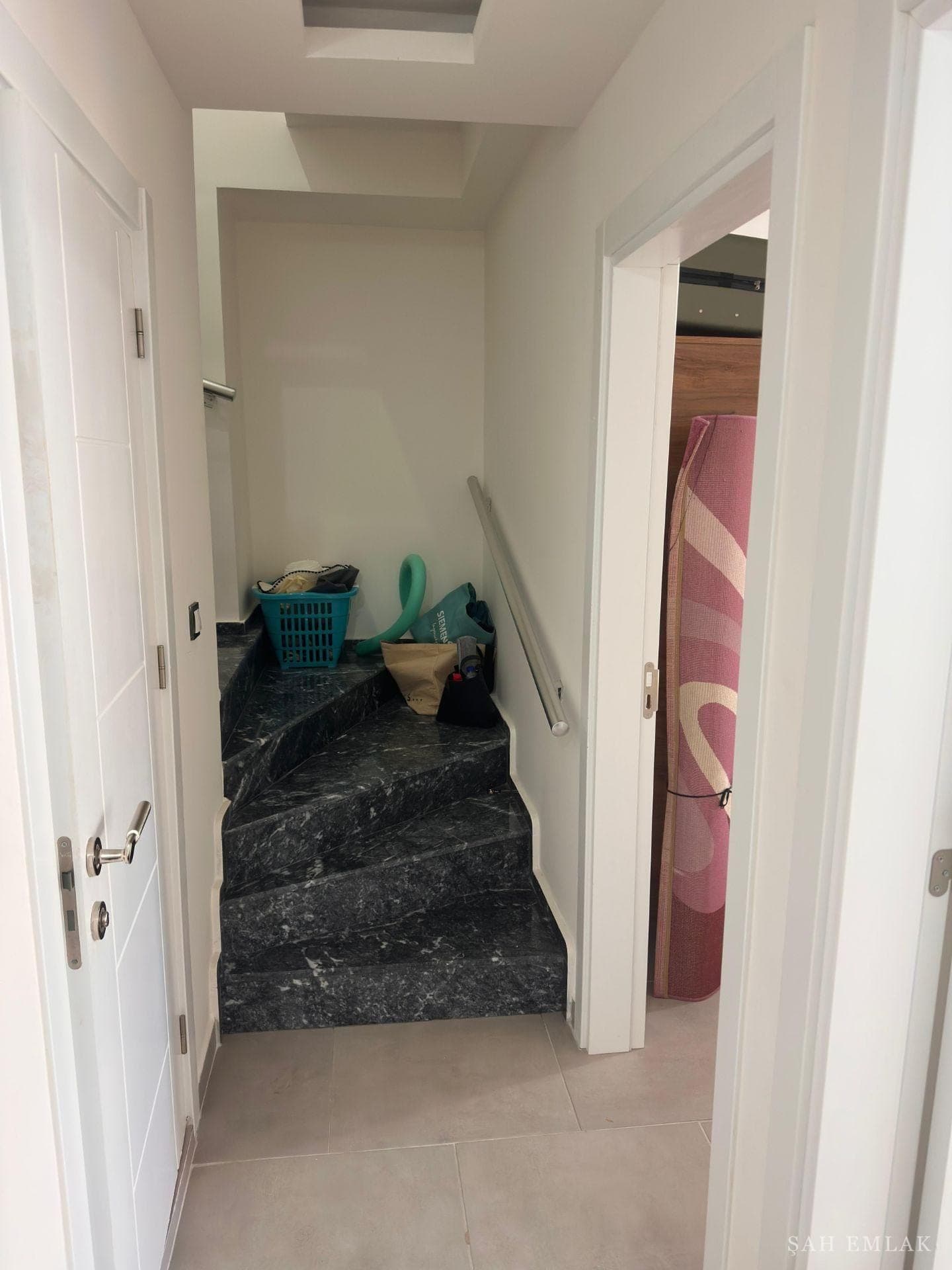Efeler'de asansörlü yeni bina eşyalı dubleks daire — fotoğraf 17