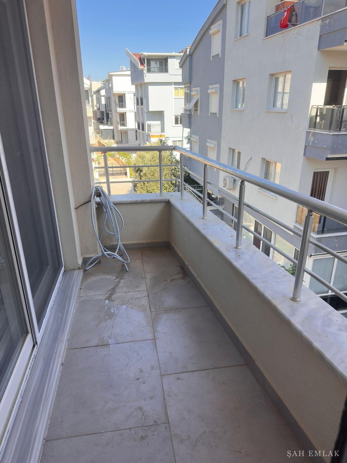 Efeler'de asansörlü yeni bina eşyalı dubleks daire — fotoğraf 18