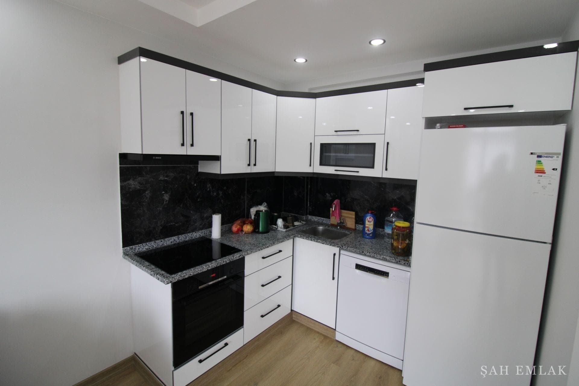Efeler'de sıfır asansörlü binada 2+1 eşyalı daire — fotoğraf 9