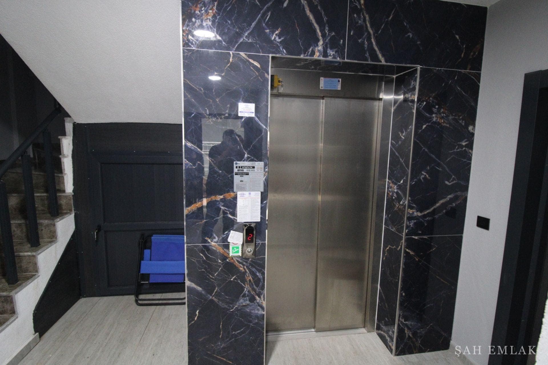 Efeler'de sıfır asansörlü binada 2+1 eşyalı daire — fotoğraf 4