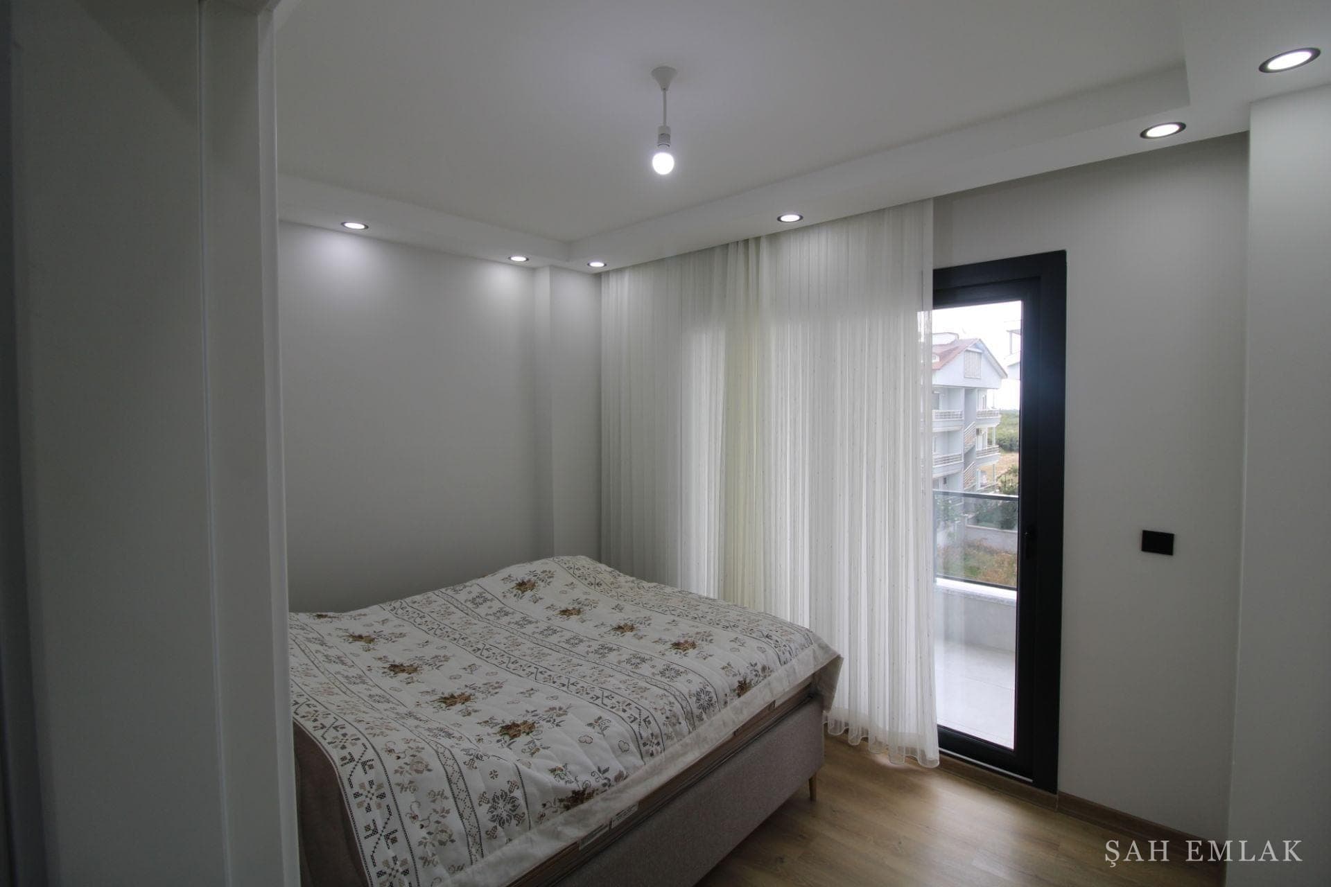 Efeler'de sıfır asansörlü binada 2+1 eşyalı daire — fotoğraf 10