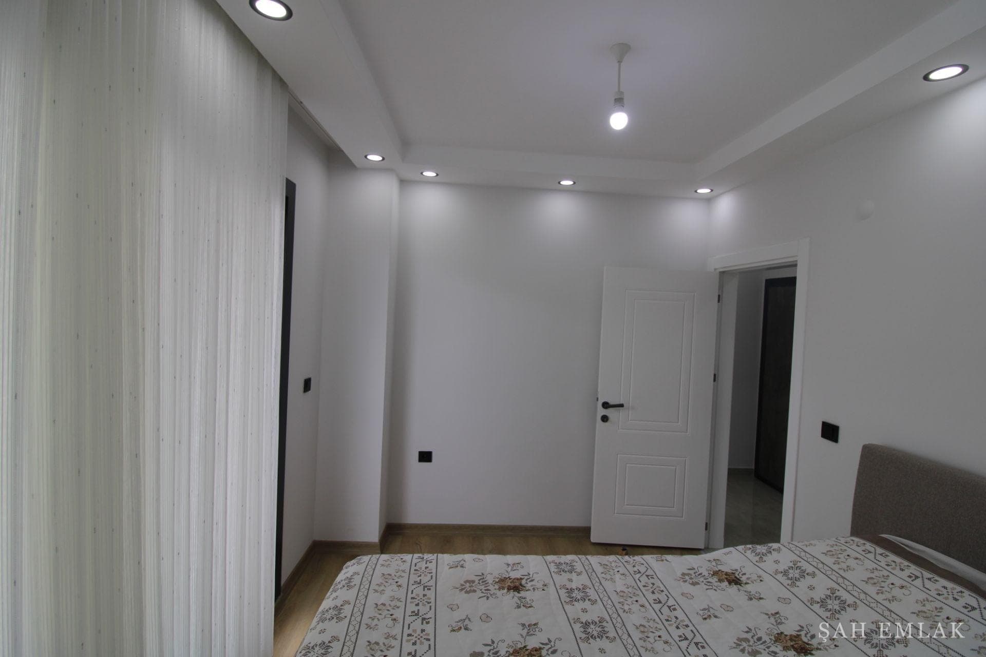 Efeler'de sıfır asansörlü binada 2+1 eşyalı daire — fotoğraf 12