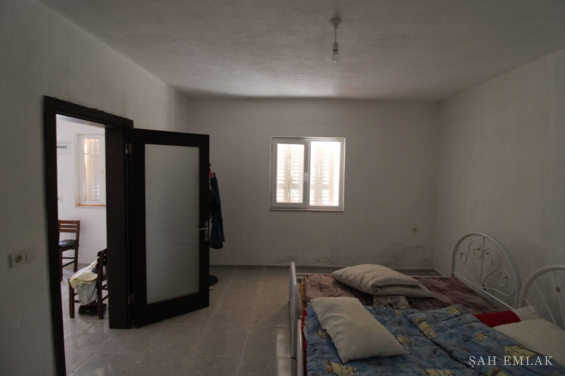 2.551 m² Olivenhain in Pınarcık mit freistehendem 1+1-Haus — Foto 4