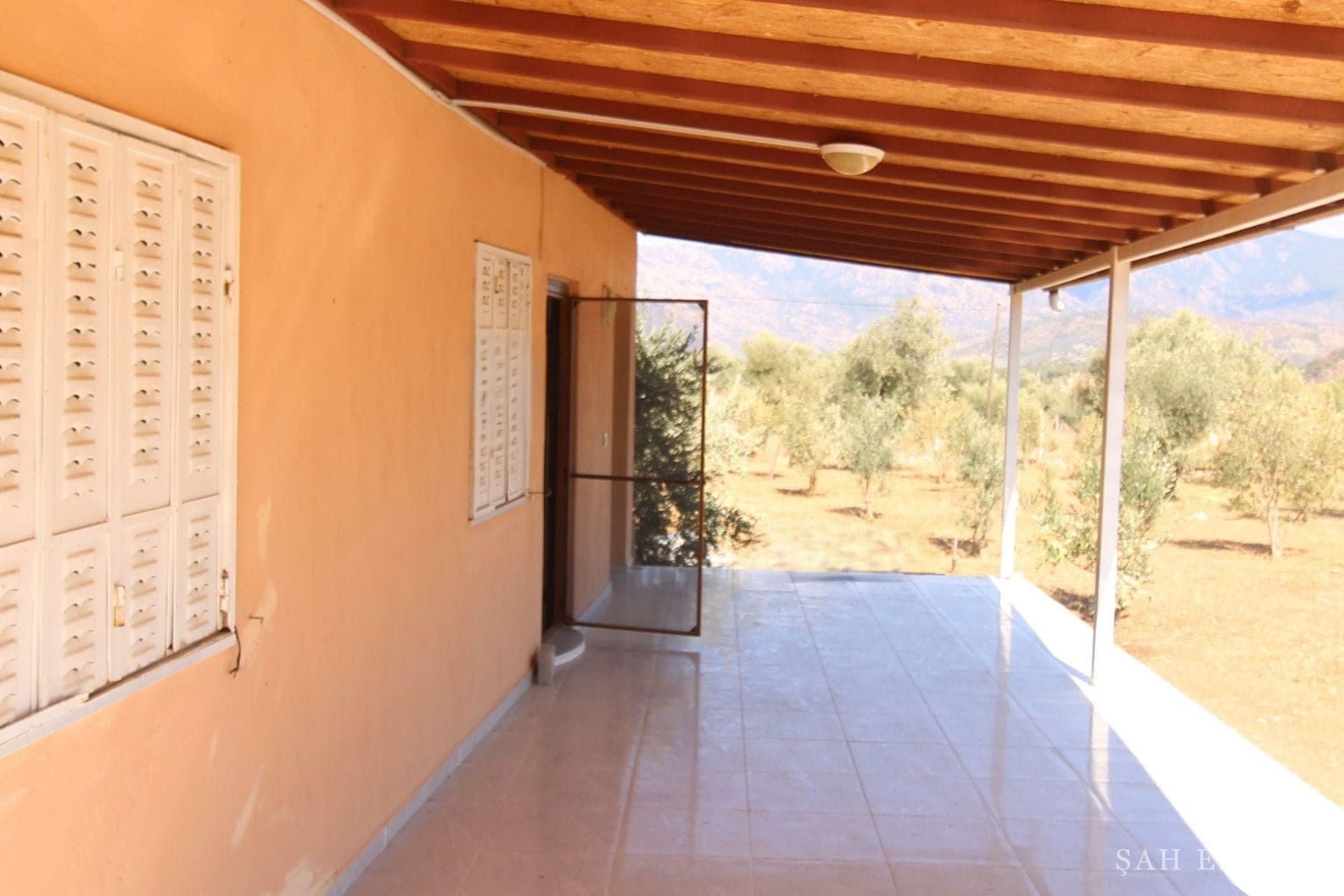 2.551 m² Olivenhain in Pınarcık mit freistehendem 1+1-Haus — Foto 9