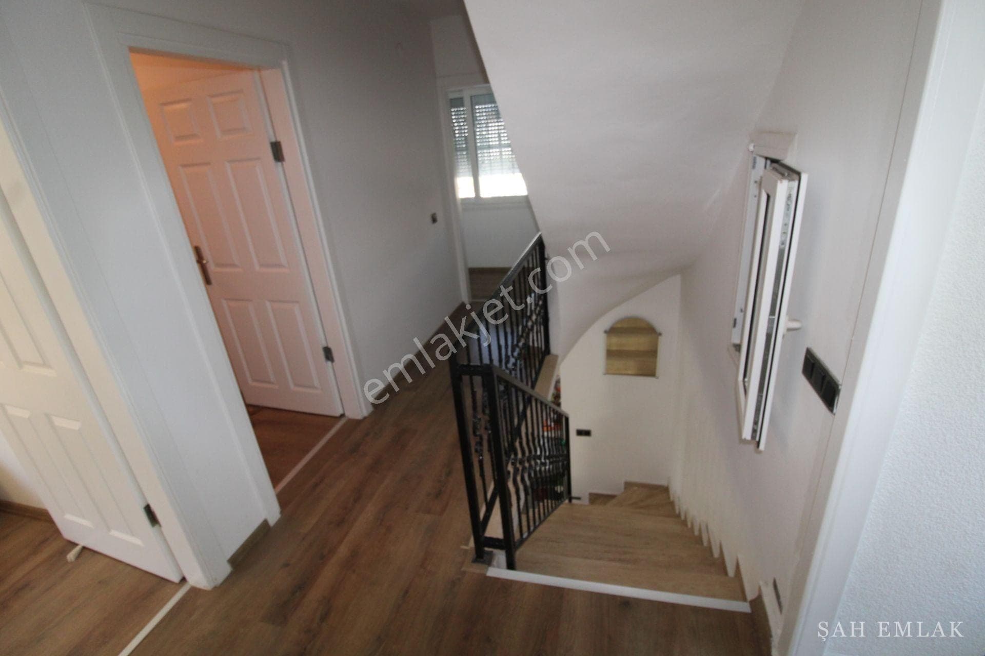 6+1 freistehende Villa in der Yeşilkent-Anlage, 100 m zum Meer — Foto 31