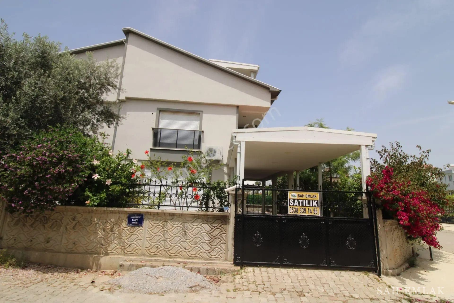 3+1 corner villa with garden and open kitchen in Altınkum