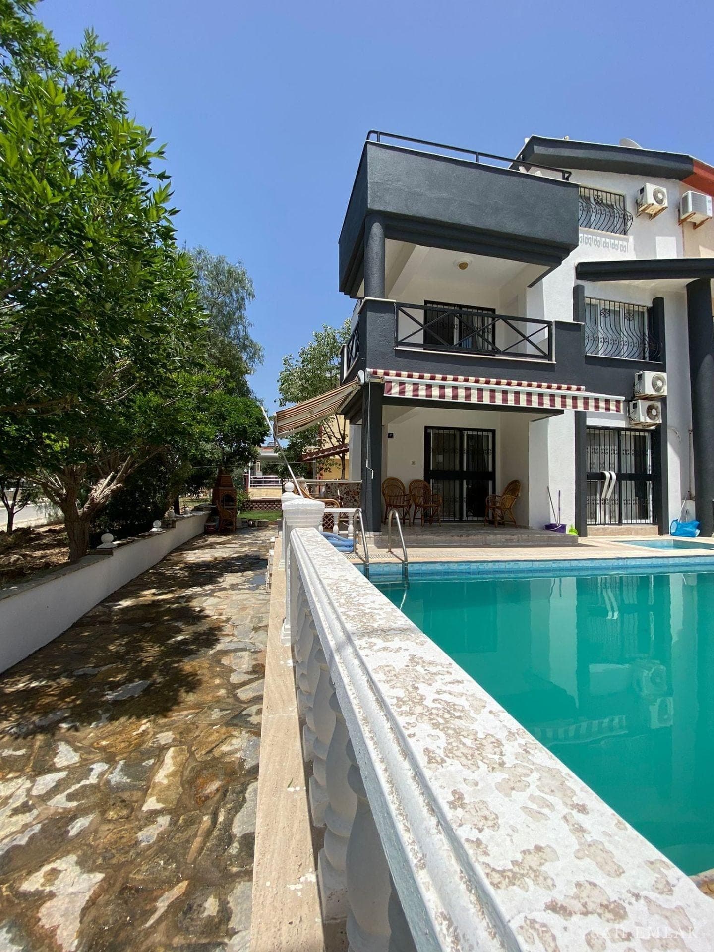 Freistehende 3+1-Villa mit Pool, 400 m zum Meer, in Altınkum