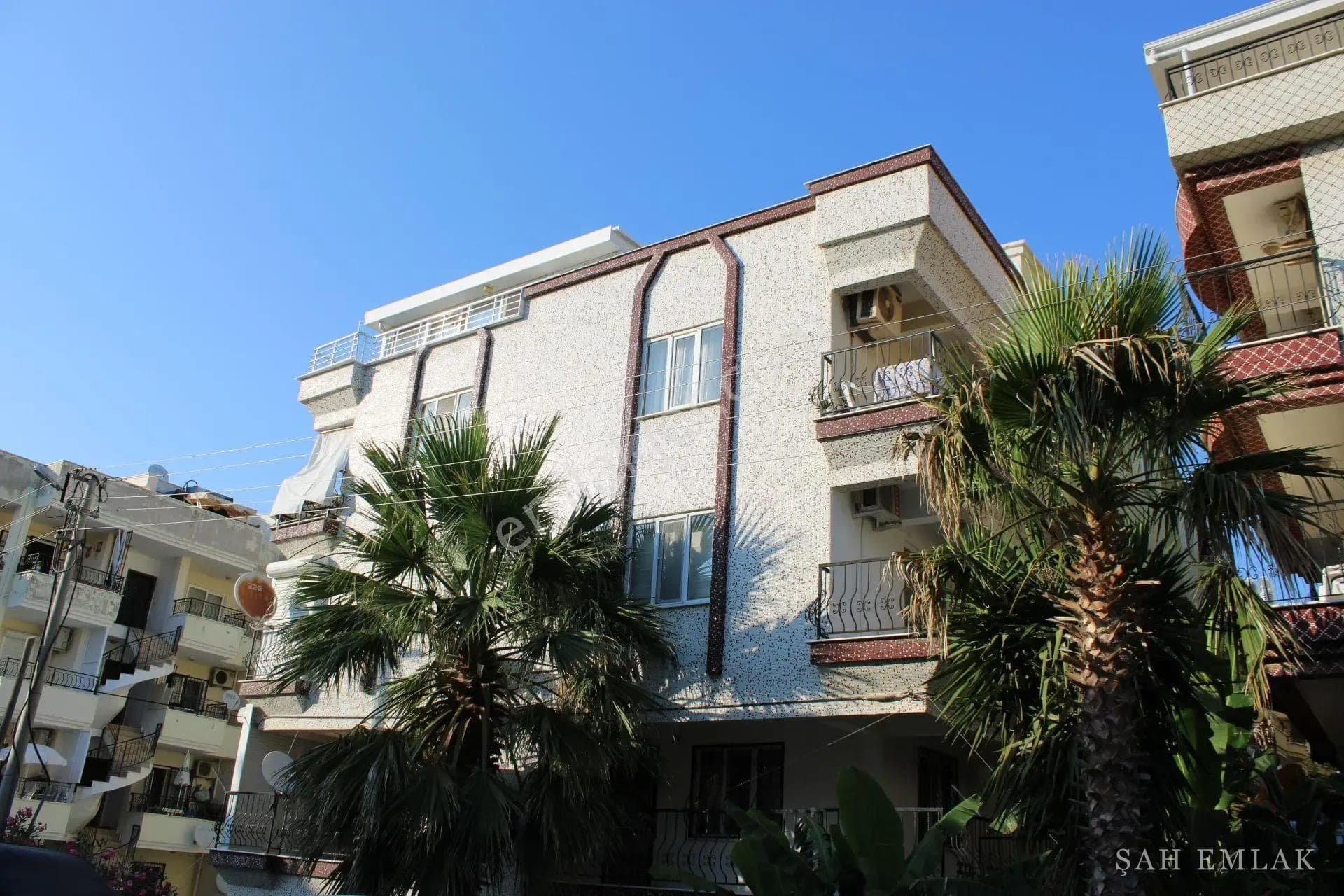 Altınkum'da denize 300 m mesafede 4+1 çatı dubleks daire