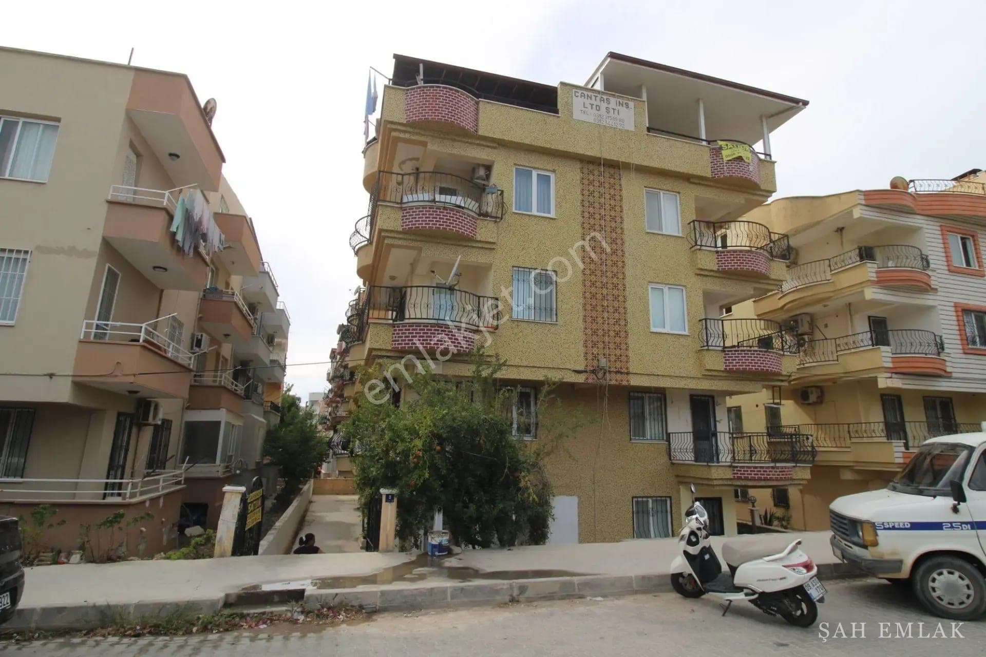 3+1 partly furnished apartment with open kitchen, 350 m to the sea, Altınkum