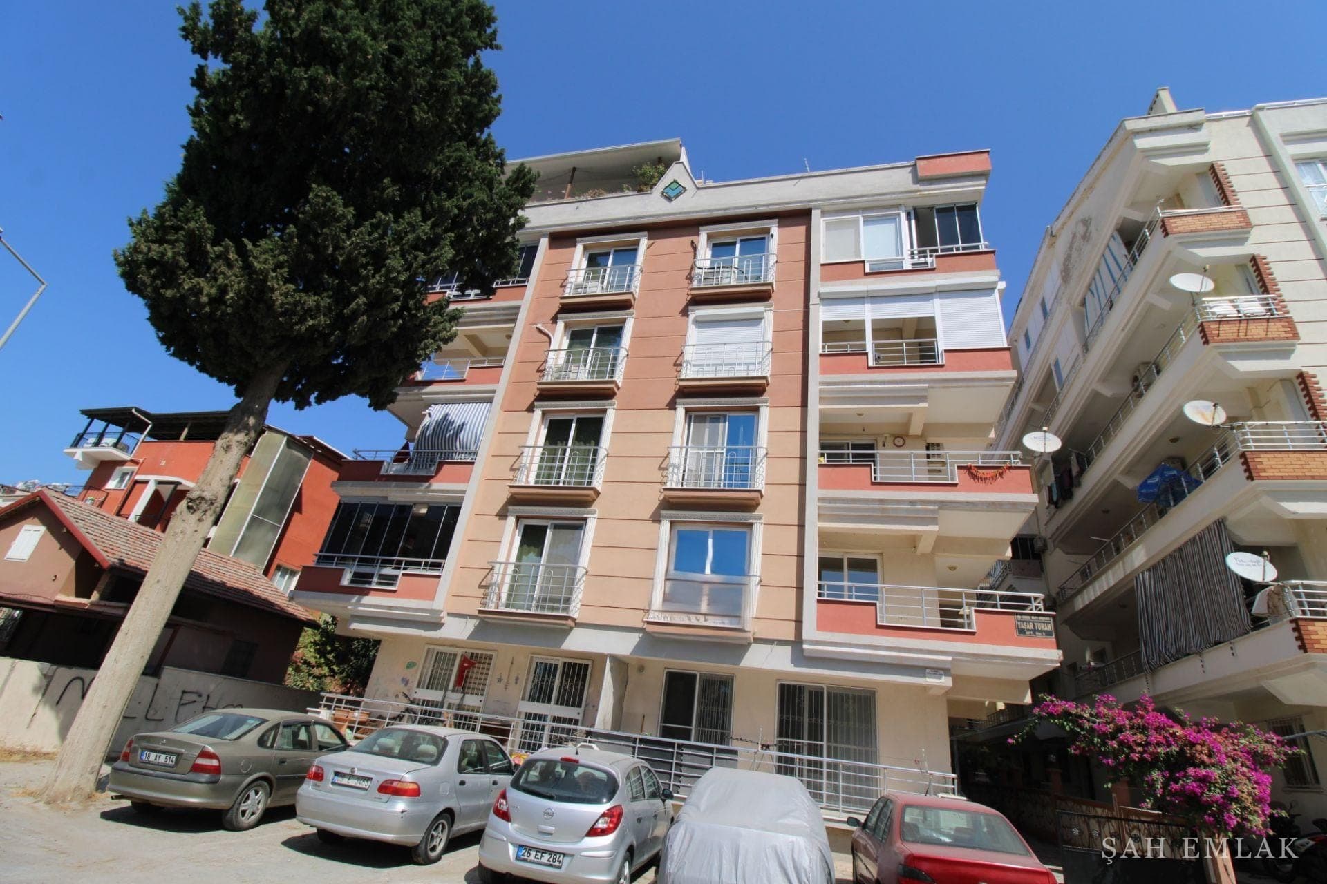 Yeni Mahalle'de eşyalı 4+1 çatı dubleks daire, asansörlü