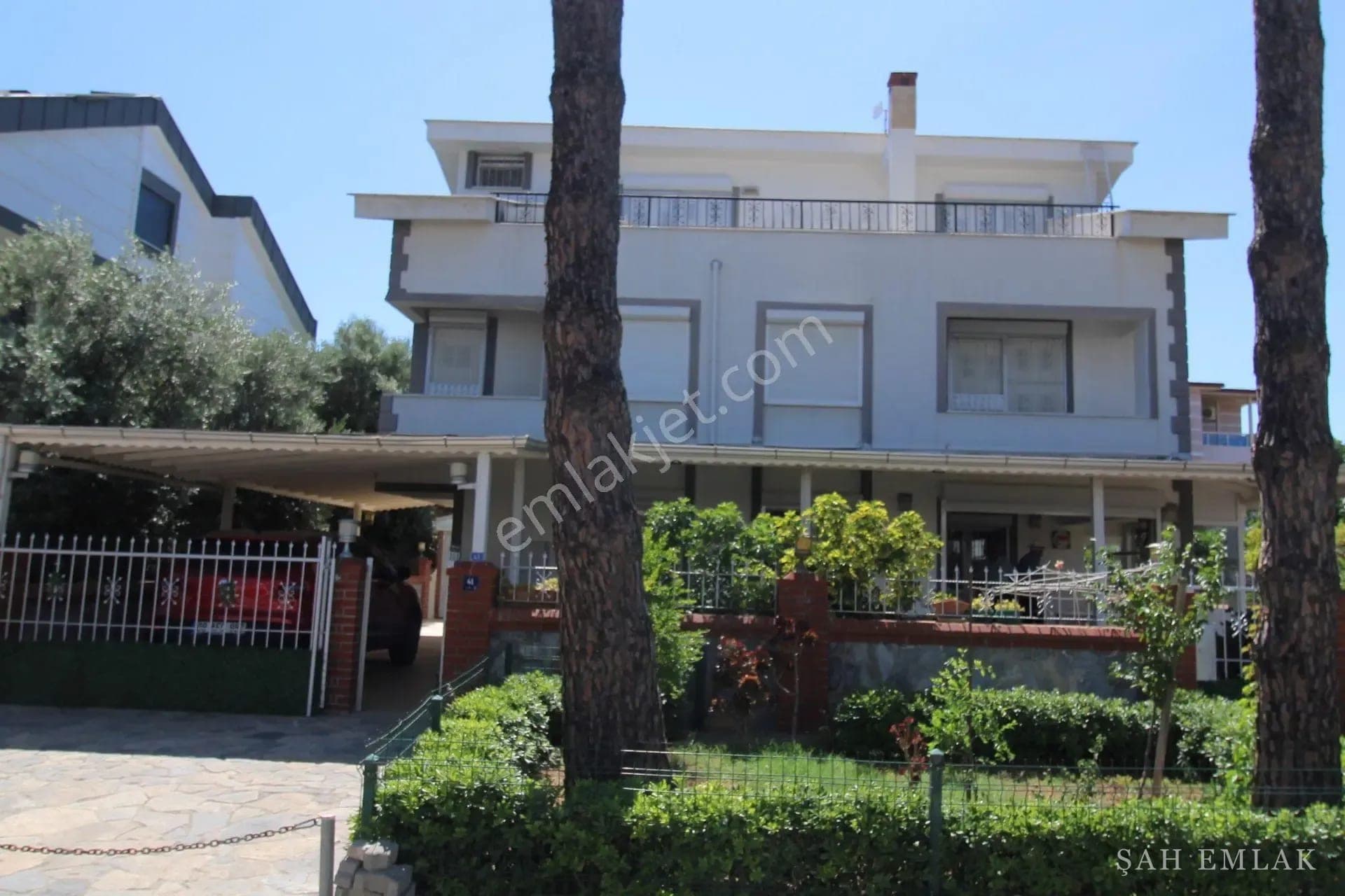 6+1 detached villa in Yeşilkent complex, 100 m to the sea