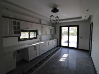 DİDİM SATILIK 5+1 AYRI MUTFAK MÜSTAKİL VİLLA 330 M2 ARSA İÇİNDE