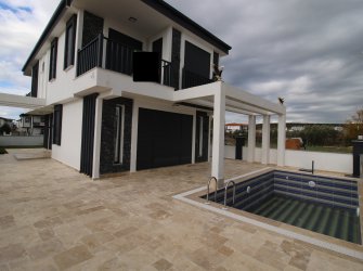 DİDİM EFELER MAHALLESİ SATILIK SIFIR 3+1 HAVUZLU MÜSTAKİL VİLLA 300 MT ARSA ÜZERİN DE AYRI MUTFAK